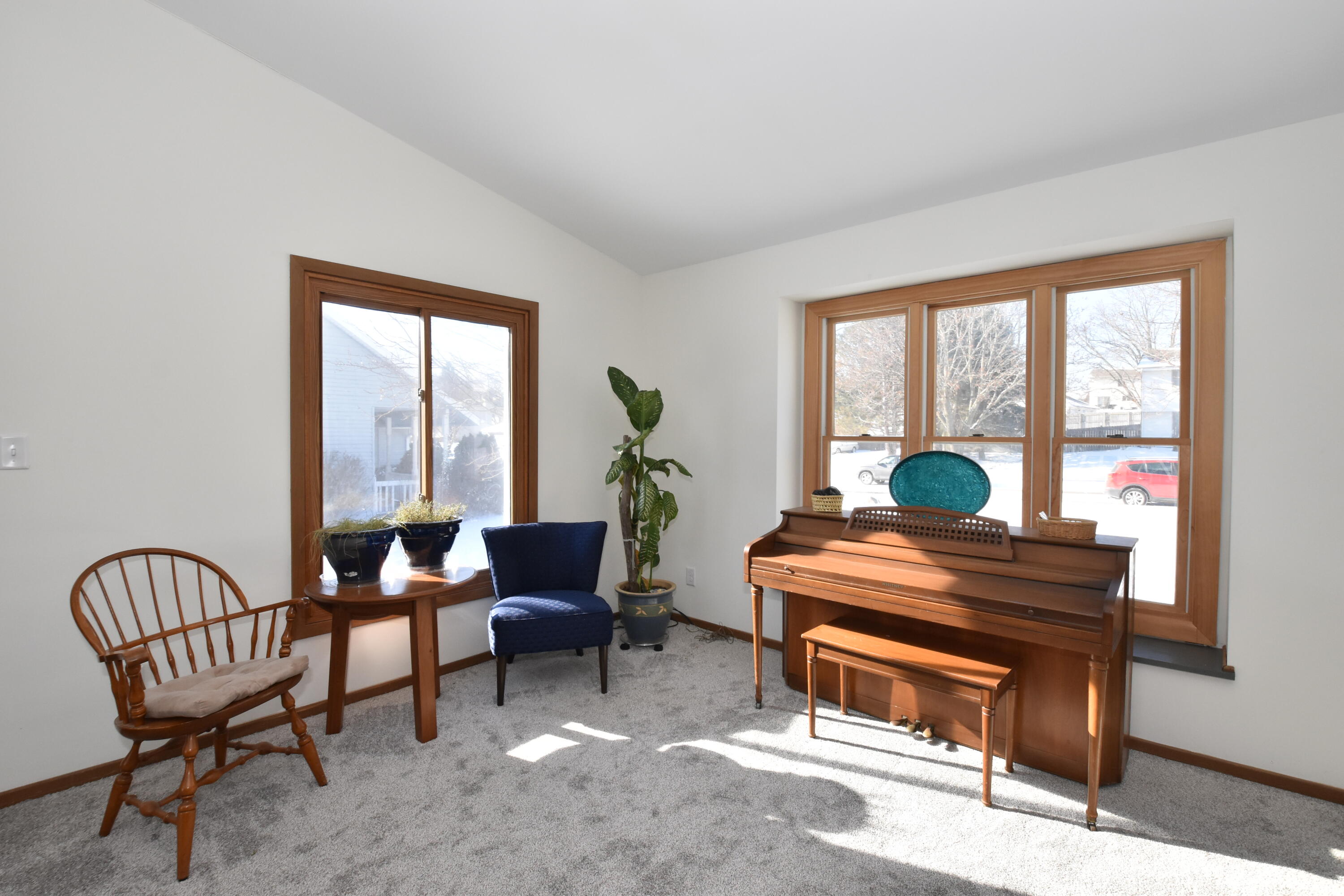 7904 South 67th Street Franklin, WI 53132 - Photo 7 of 36 Living Room