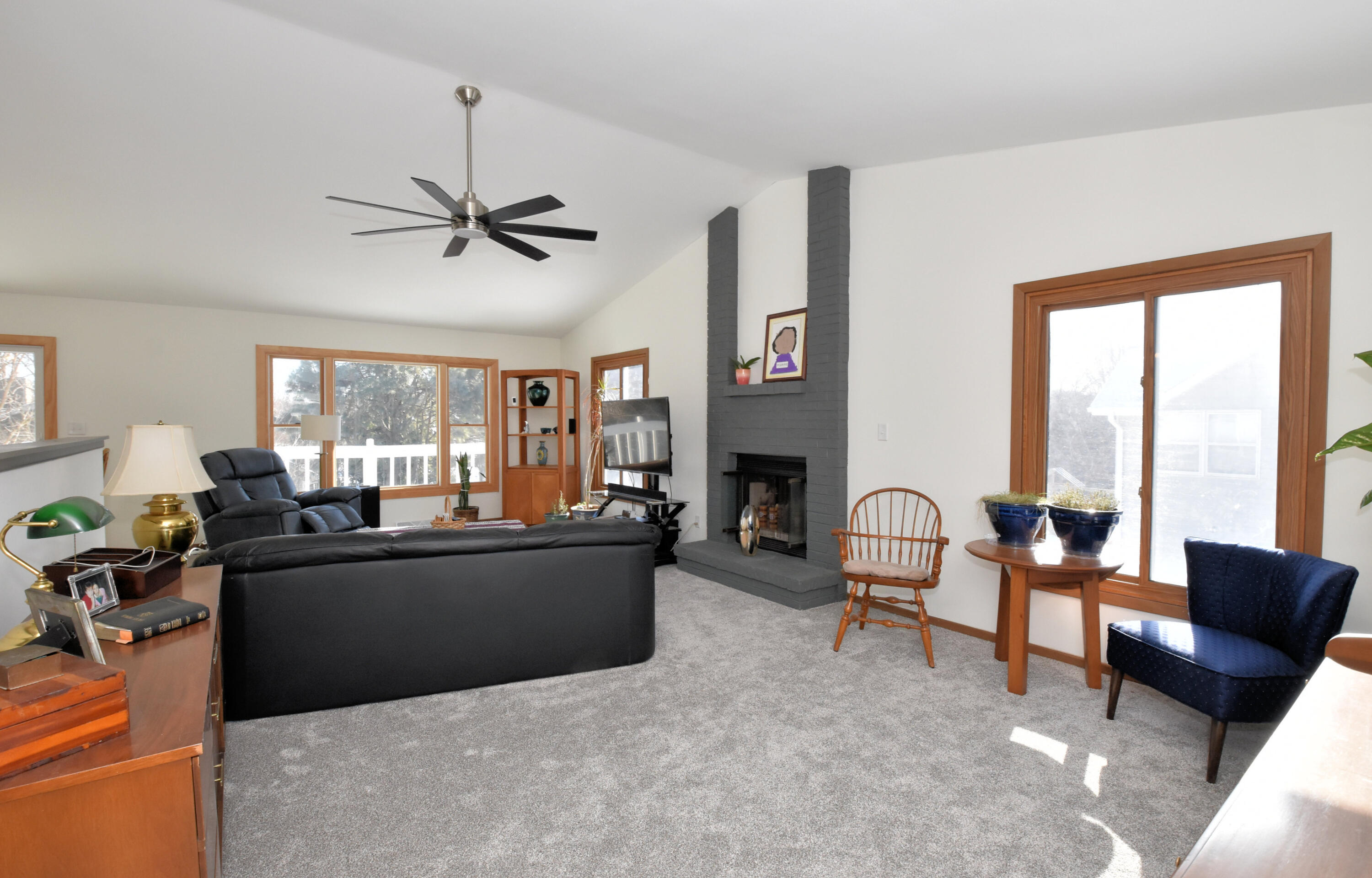 7904 South 67th Street Franklin, WI 53132 - Photo 8 of 36 Living Room