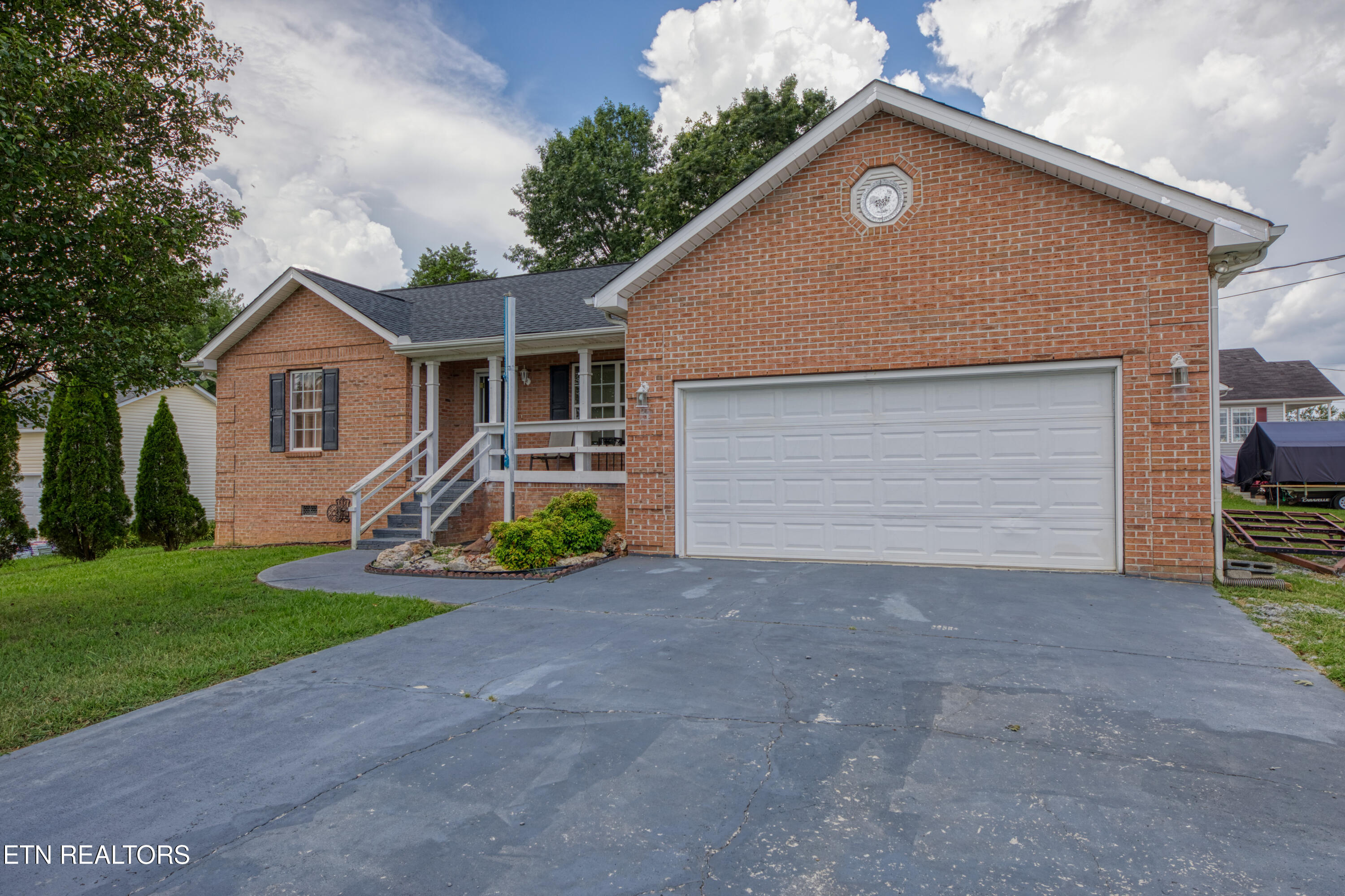 157 Acorn Drive Corryton, TN 37721 - Photo 2 of 24 Front