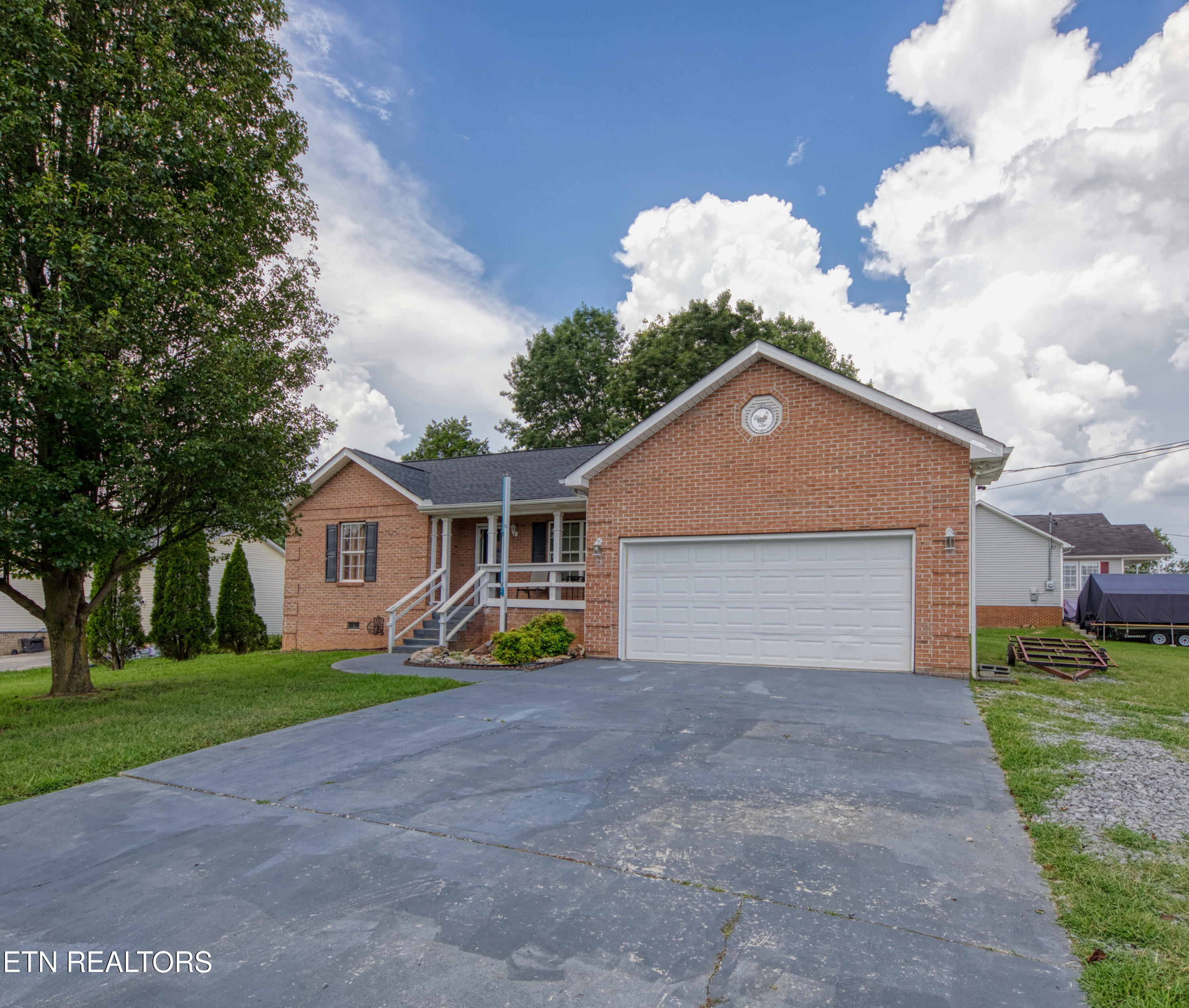 157 Acorn Drive Corryton, TN 37721 - Photo 3 of 24 Front