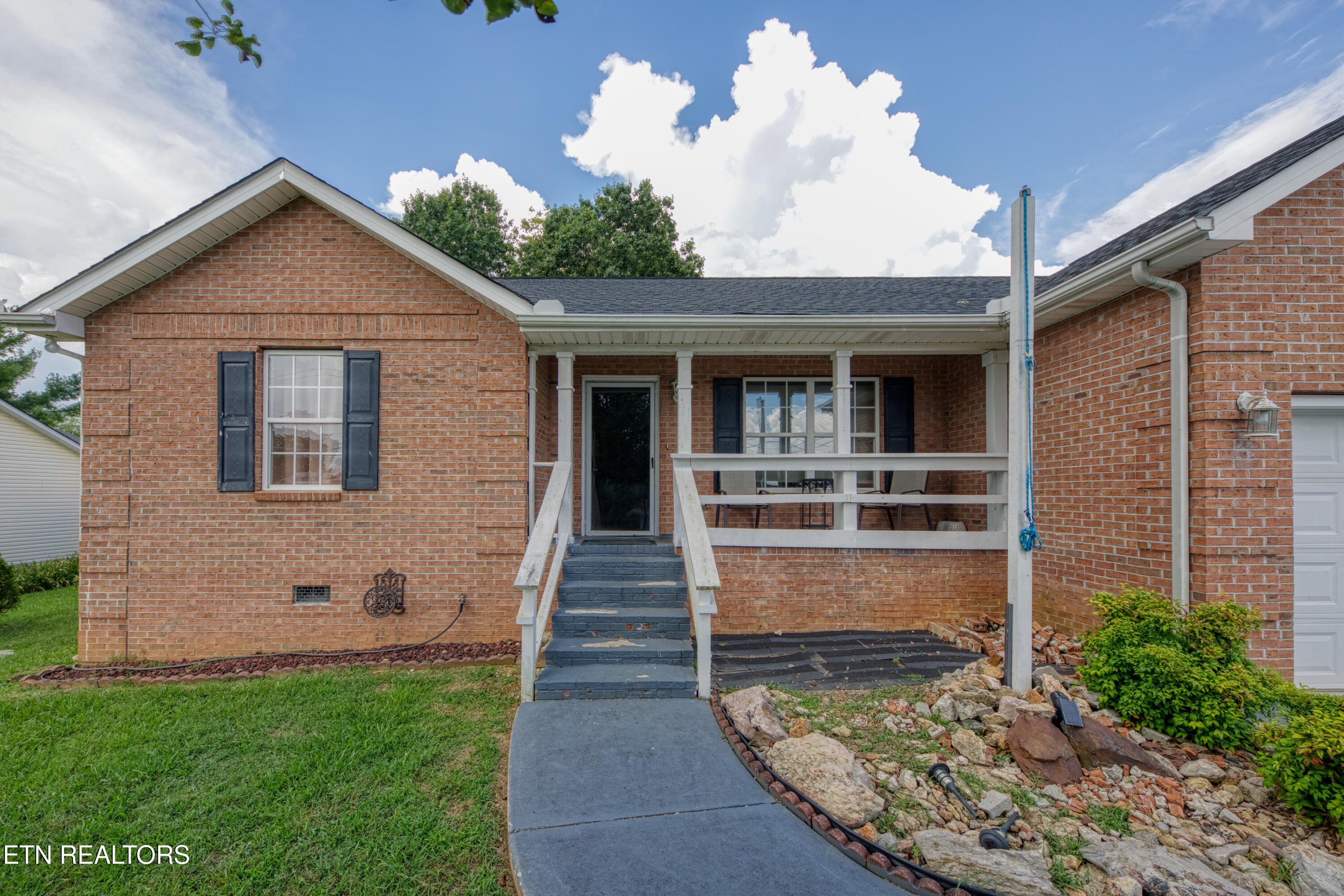 157 Acorn Drive Corryton, TN 37721 - Photo 4 of 24 Front
