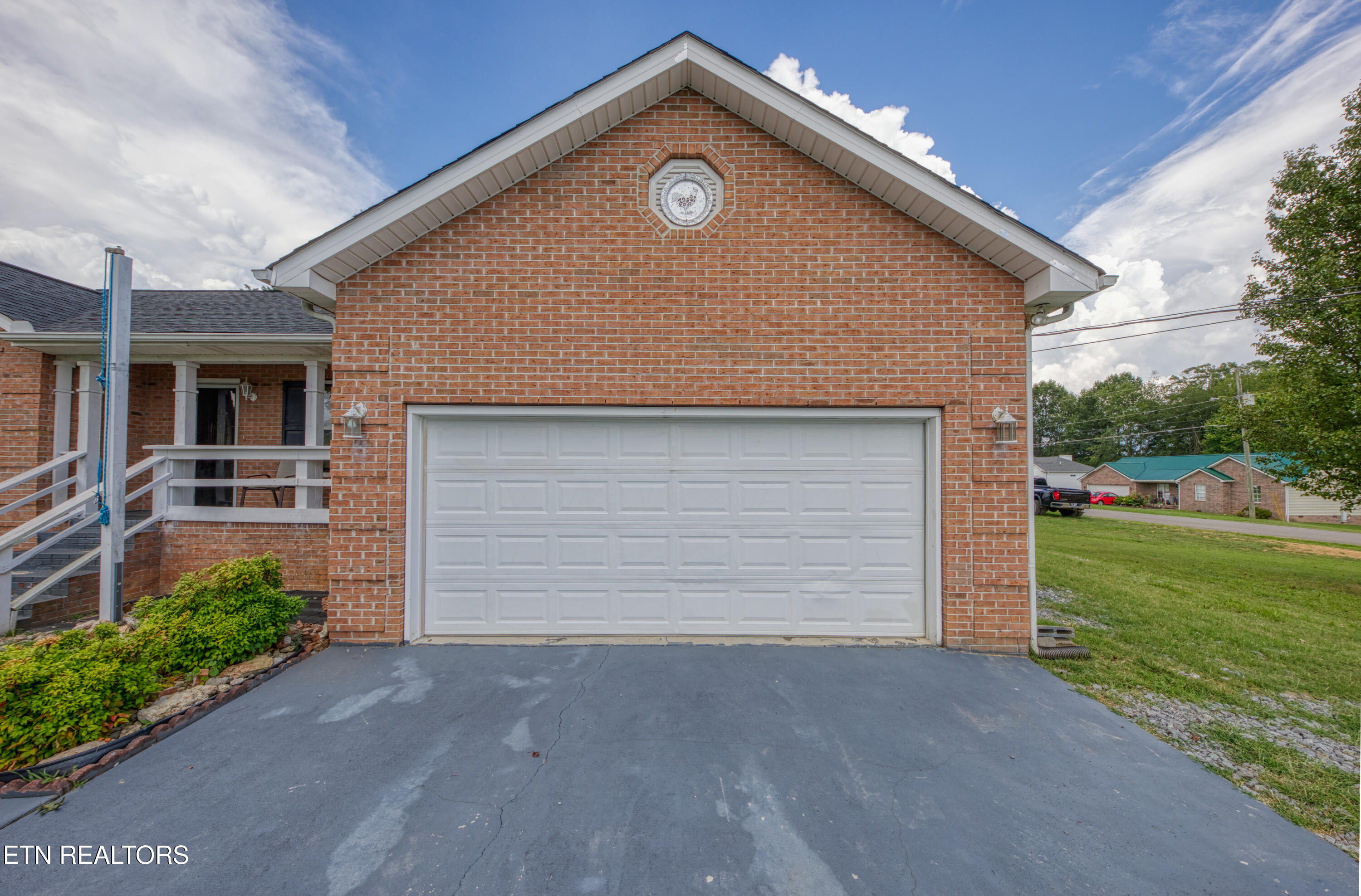 157 Acorn Drive Corryton, TN 37721 - Photo 5 of 24 Front