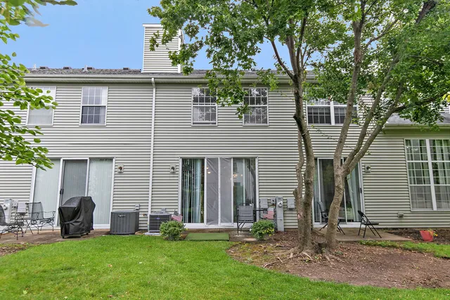 $290,000 | 368 Maidstone Court, Unit 368, Schaumburg, IL 60107