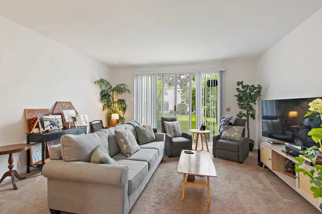 $290,000 | 368 Maidstone Court, Unit 368, Schaumburg, IL 60107