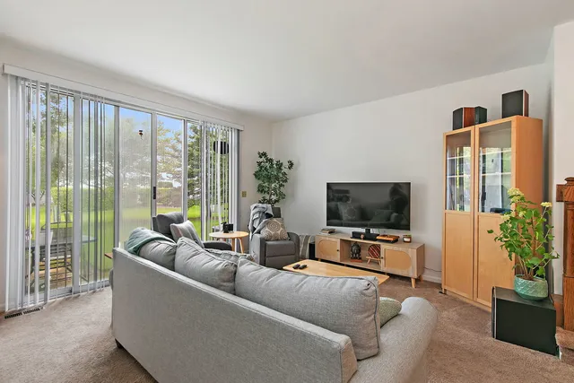 $290,000 | 368 Maidstone Court, Unit 368, Schaumburg, IL 60107