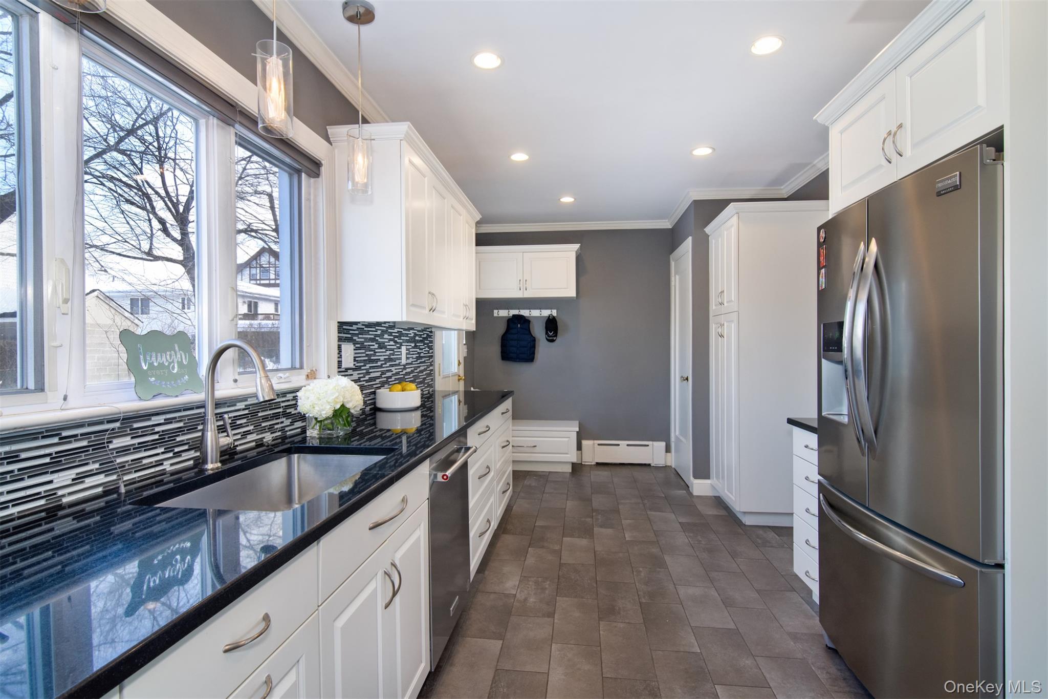 110 Buckingham Road Yonkers, NY 10701 - Photo 4 of 28