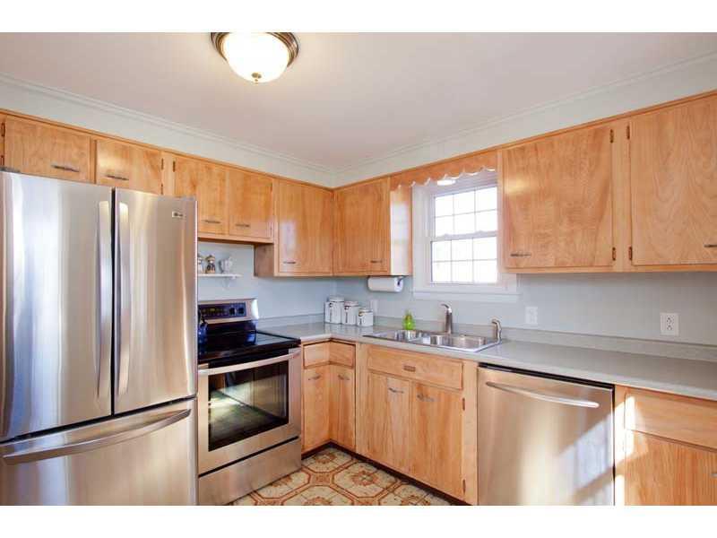 43 Pinecrest Road Portland, ME 04102 - Photo 9 of 17 Kitchen.
