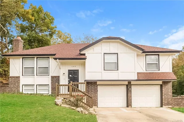 $2,065 | 11416 East 69th Street, Raytown, MO 64133