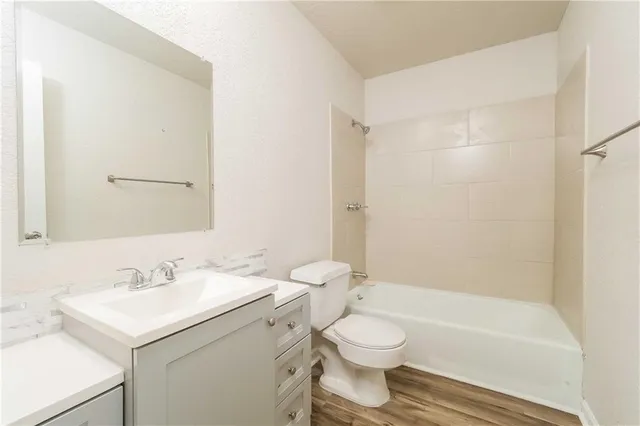 $2,065 | 11416 East 69th Street, Raytown, MO 64133