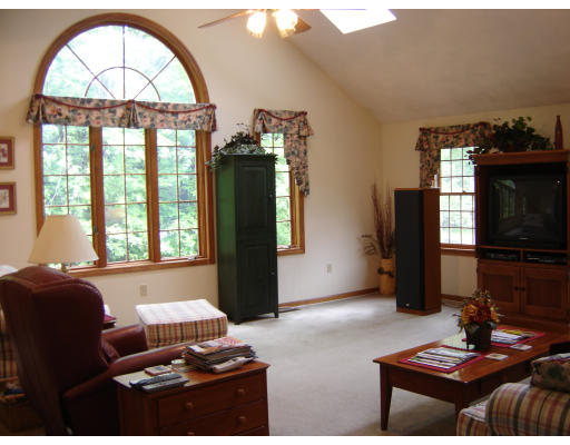 54 Lindor Road North Reading, MA 01864 - Photo 5 of 11 Gallery Image 5