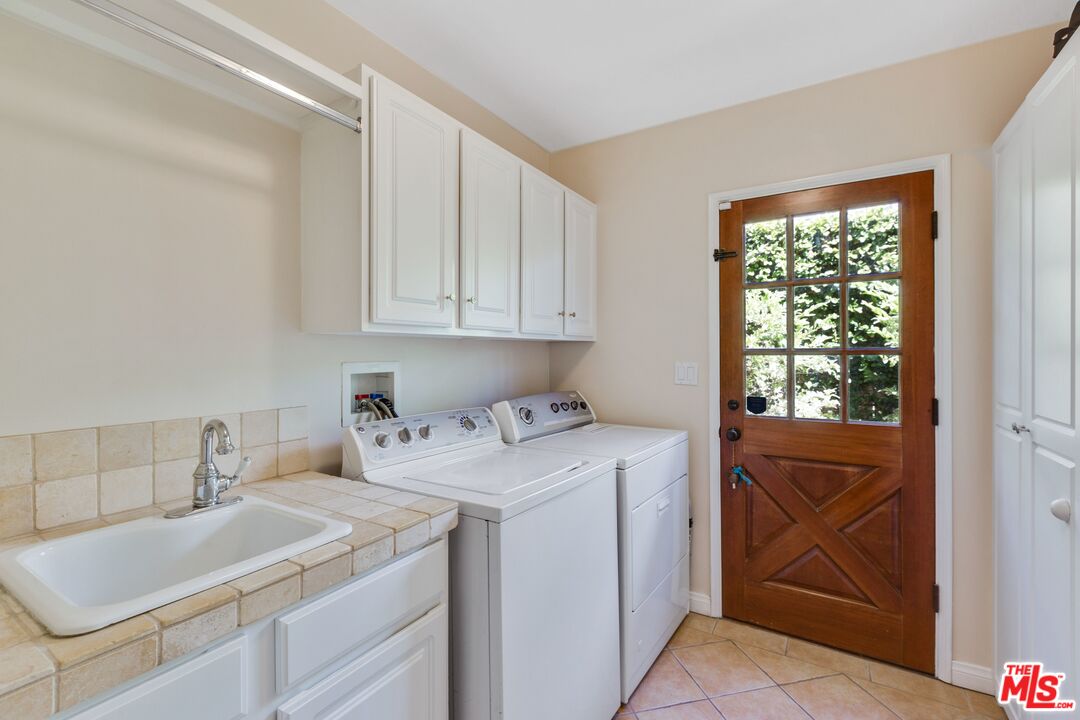 811 Jacon Way Pacific Palisades, CA 90272 - Photo 11 of 25 a utility room with sink dryer and washer