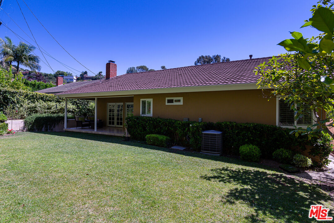 811 Jacon Way Pacific Palisades, CA 90272 - Photo 23 of 25 a front view of a house with a yard