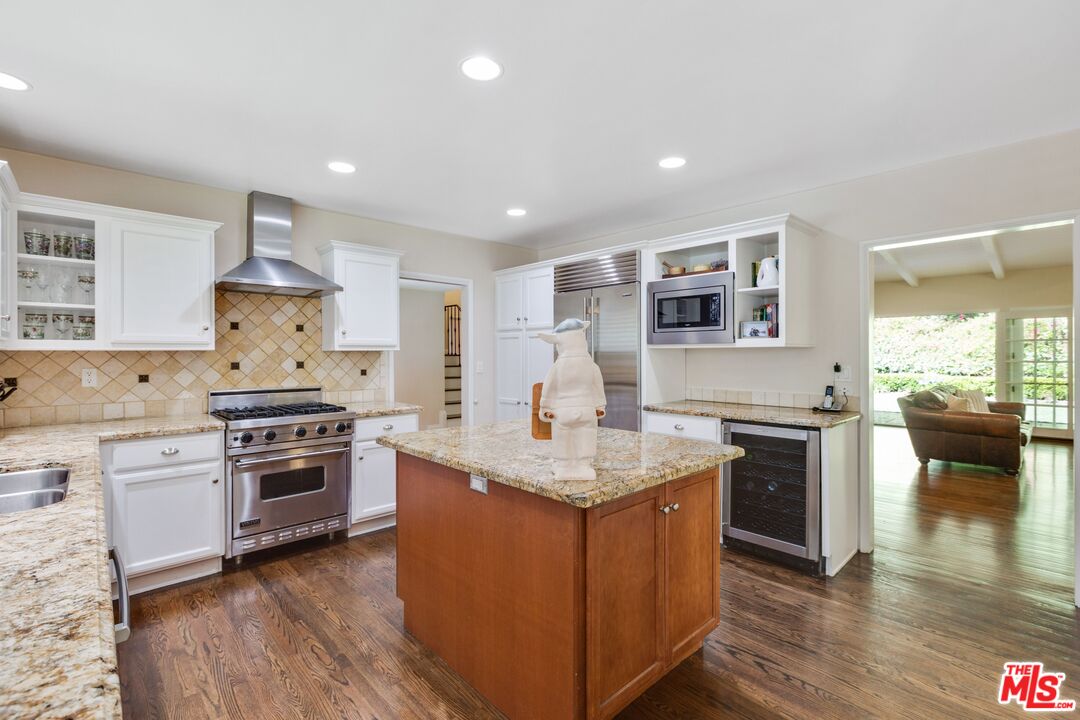 811 Jacon Way Pacific Palisades, CA 90272 - Photo 8 of 25 a kitchen with stainless steel appliances granite countertop a stove oven and a refrigerator