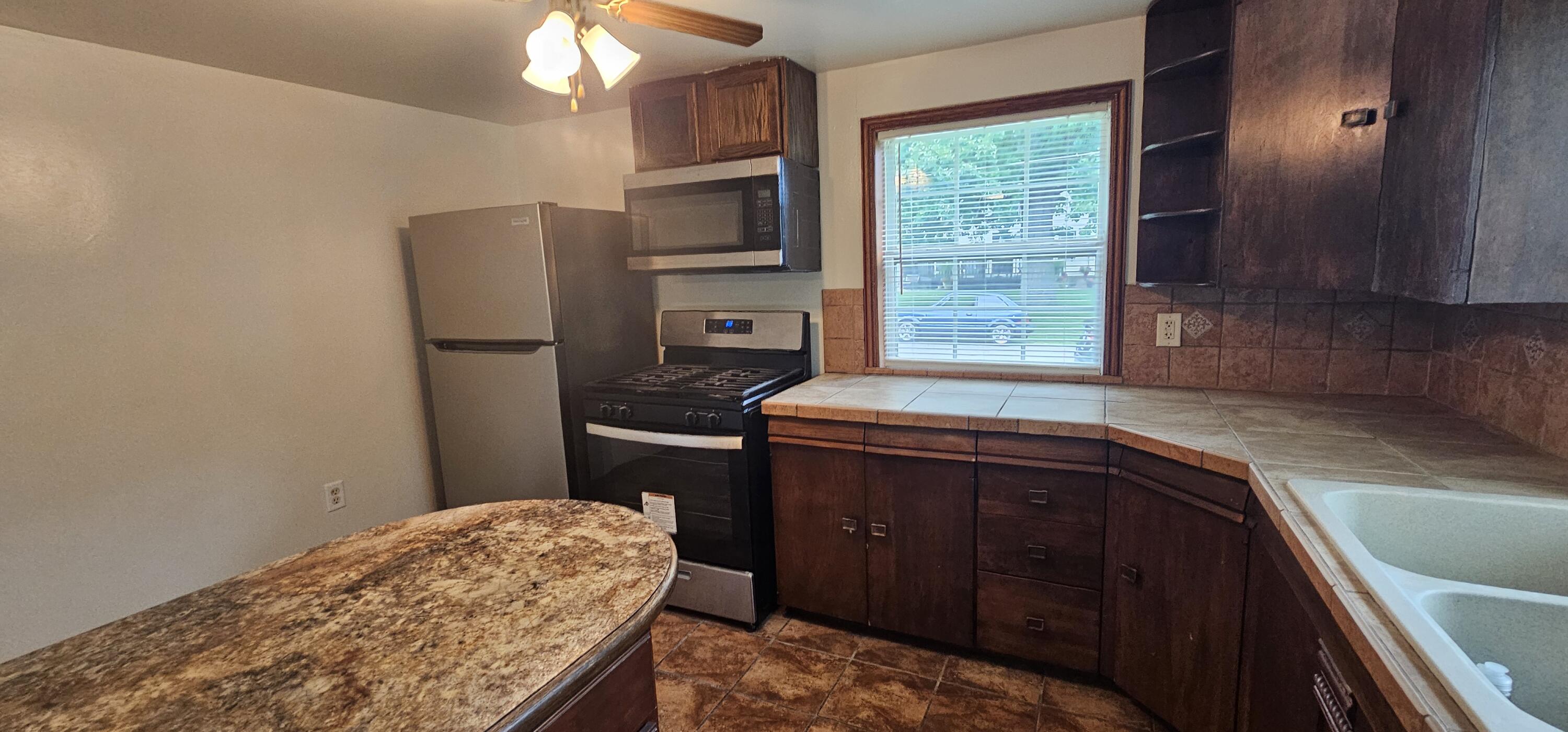 11102 82nd Street Pleasant Prairie, WI 53158 - Photo 5 of 43 Eat-in Kitchen