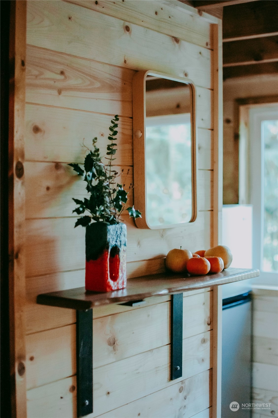 51822 South Riverside Road Gold Bar, WA 98251 - Photo 25 of 40 a table with a vase and flowers on it