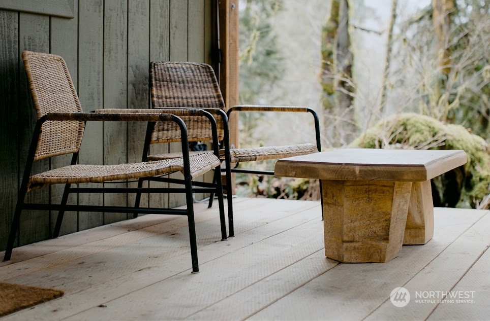 51822 South Riverside Road Gold Bar, WA 98251 - Photo 34 of 40 a view of a patio with table and chairs