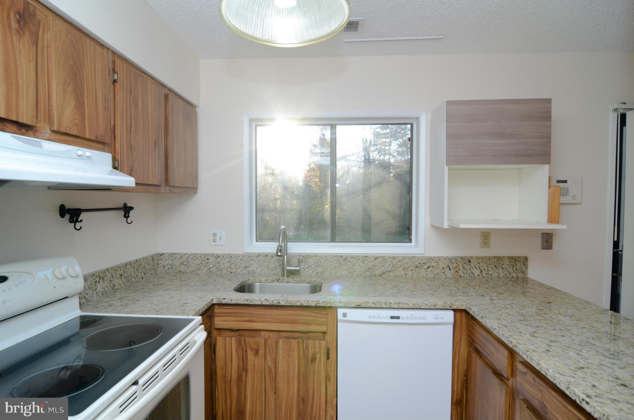 2216 Cartwright Place Reston, VA 20191 - Photo 8 of 29 Kitchen