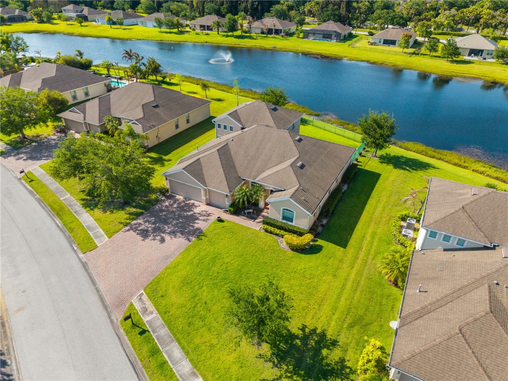 4370 9th Manor Southwest Vero Beach, FL 32968 - Photo 4 of 36