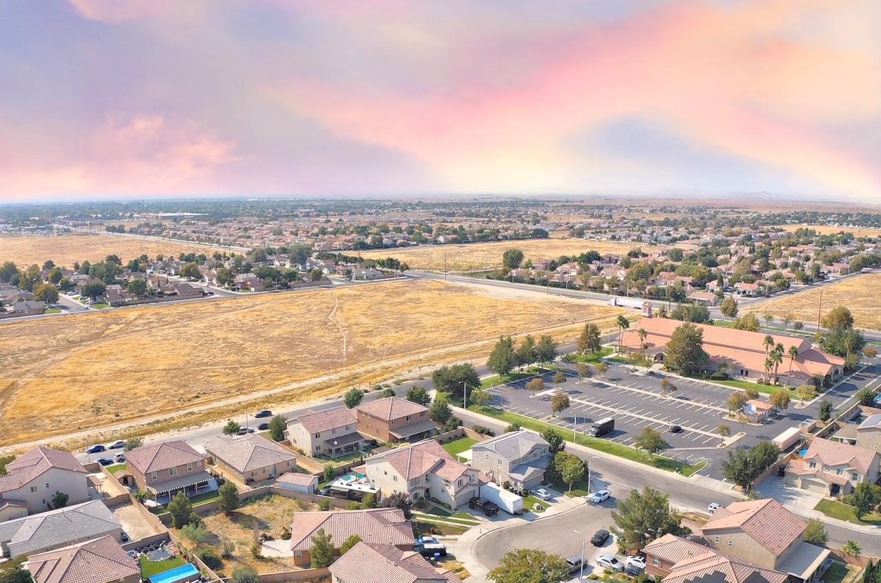 2751 Garnet Lane Lancaster, CA 93535 - Photo 44 of 46 an aerial view of ocean and residential houses with outdoor space