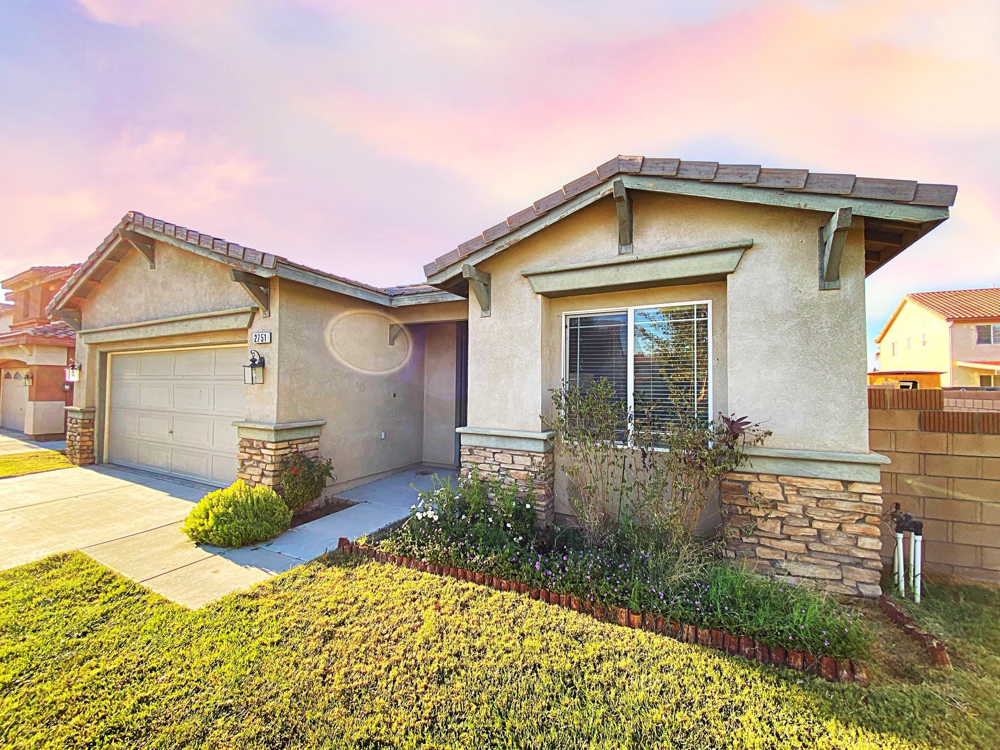 2751 Garnet Lane Lancaster, CA 93535 - Photo 8 of 46 a front view of a house with garden