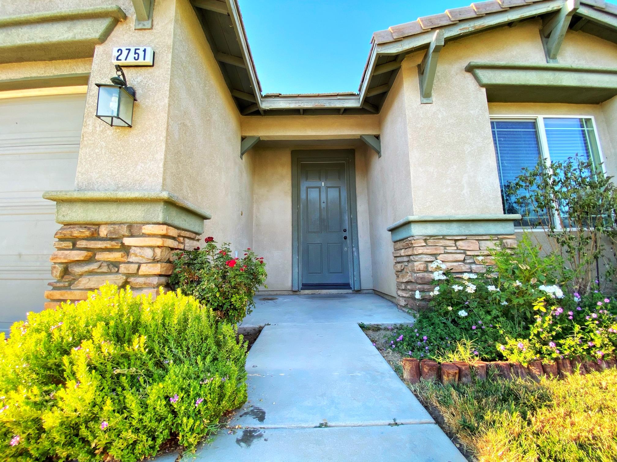 2751 Garnet Lane Lancaster, CA 93535 - Photo 10 of 46 a view of a pathway of the house