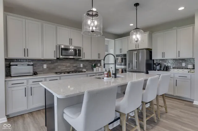 $649,900 | 2159 Somerset Drive, Franklin, IN 46131