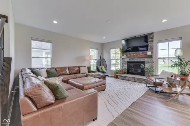 $649,900 | 2159 Somerset Drive, Franklin, IN 46131