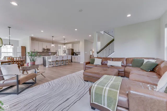 $649,900 | 2159 Somerset Drive, Franklin, IN 46131