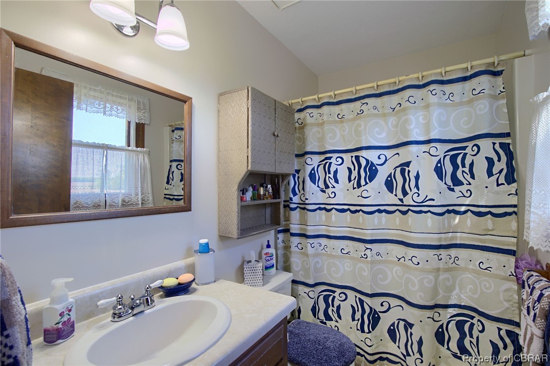 1460 Sandy Crk Road West Point, VA 23181 - Photo 26 of 42 Upstairs hall bath