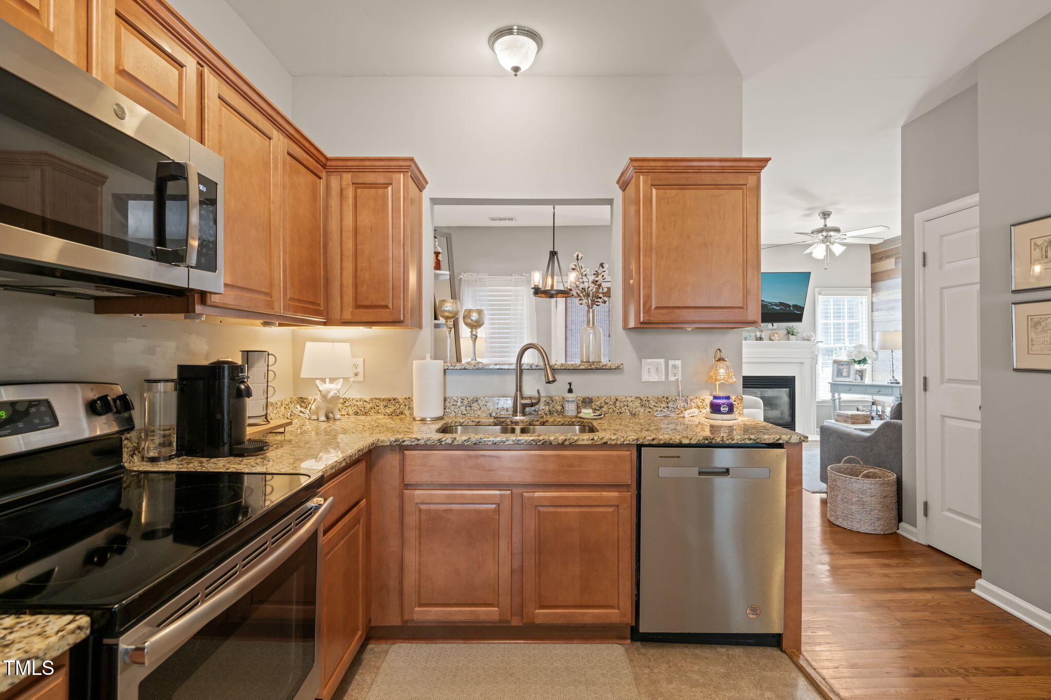 8221 Hempshire Place, Unit 101 Raleigh, NC 27613 - Photo 7 of 24 g