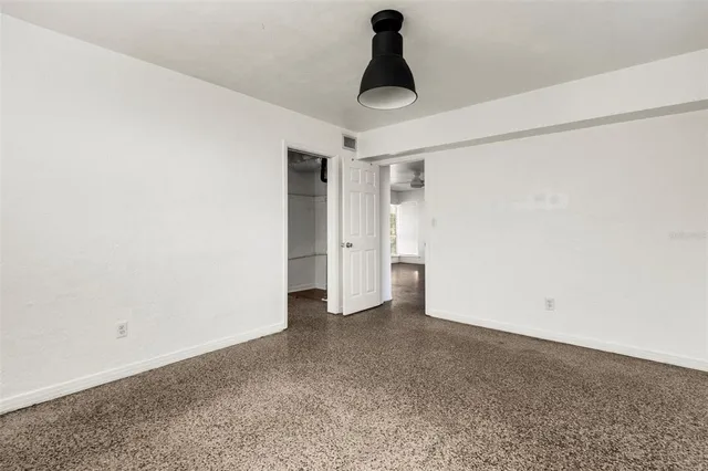 a view of empty room with a ceiling fan