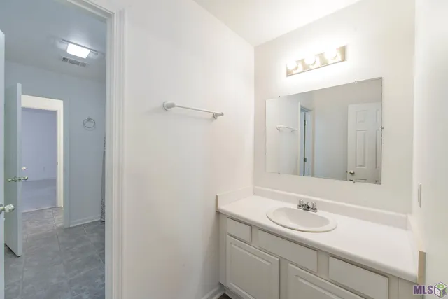 $134,900 | 211 Greenbriar Drive, Houma, LA 70364