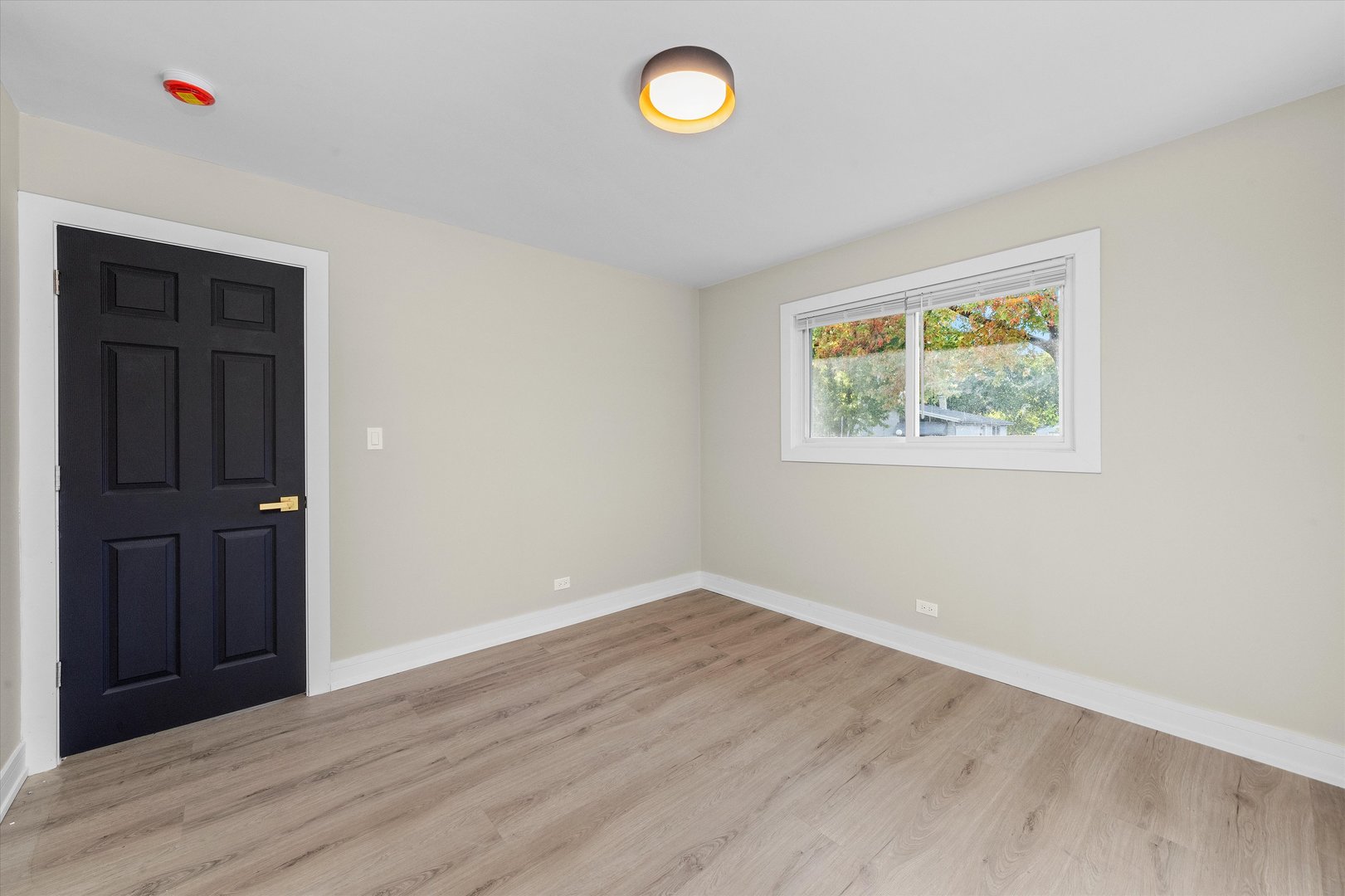 16619 Marshfield Avenue Markham, IL 60428 - Photo 13 of 41 an empty room with wooden floor and windows