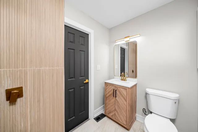 $240,000 | 16619 Marshfield Avenue, Markham, IL 60428