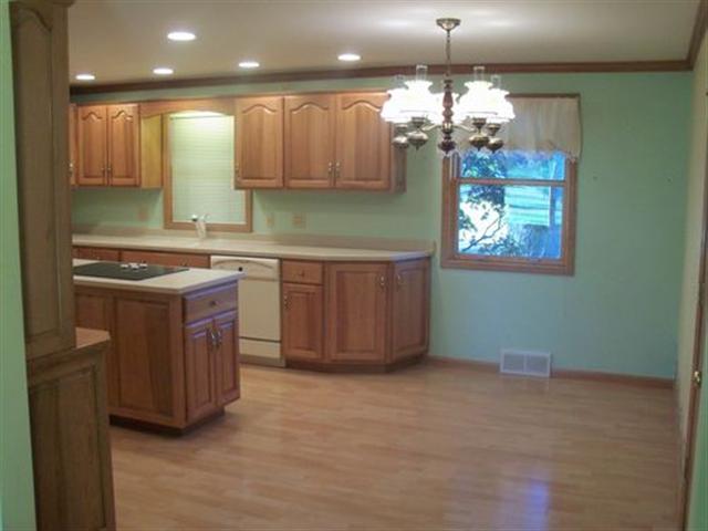 710 Westgate Road Washington, IL 61571 - Photo 4 of 12 Gallery Image 4