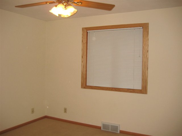 710 Westgate Road Washington, IL 61571 - Photo 8 of 12 Gallery Image 8
