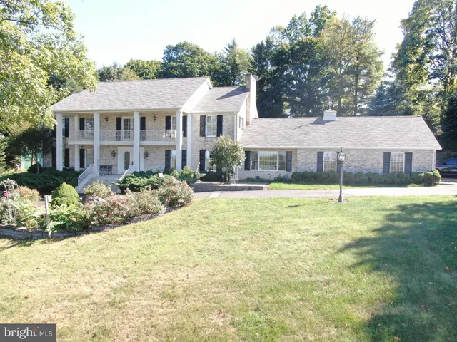 $624,995 | 586 Crestwood Drive, Chambersburg, PA 17202