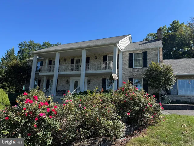 $649,995 | 586 Crestwood Drive, Chambersburg, PA 17202