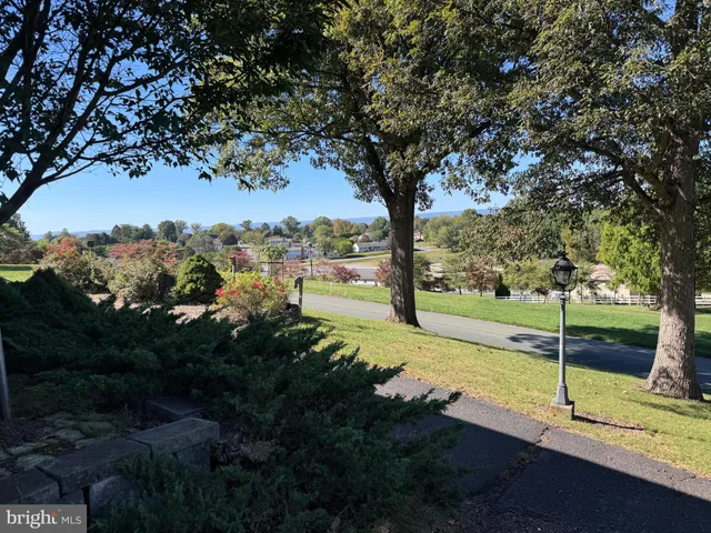 $649,995 | 586 Crestwood Drive, Chambersburg, PA 17202