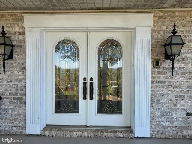 $649,995 | 586 Crestwood Drive, Chambersburg, PA 17202