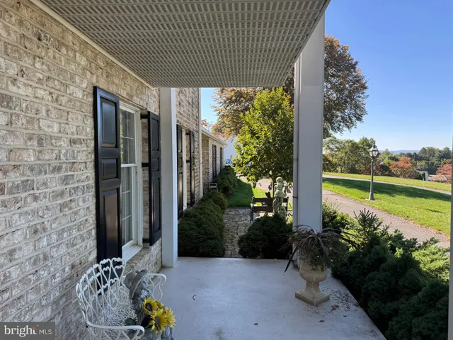 $649,995 | 586 Crestwood Drive, Chambersburg, PA 17202