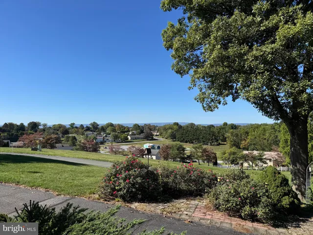 $649,995 | 586 Crestwood Drive, Chambersburg, PA 17202