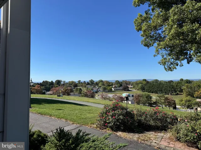 $649,995 | 586 Crestwood Drive, Chambersburg, PA 17202