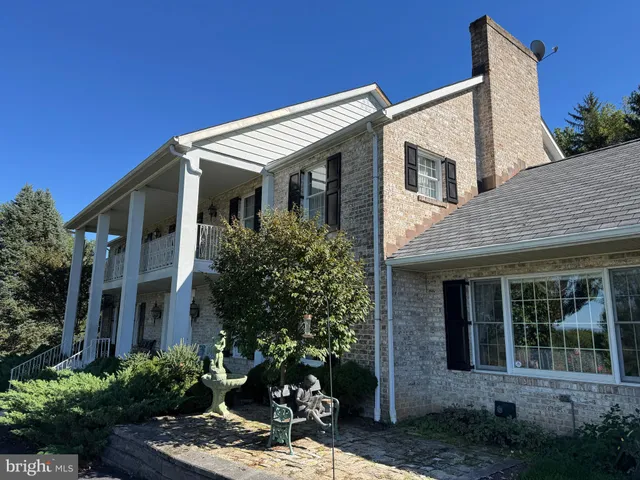 $649,995 | 586 Crestwood Drive, Chambersburg, PA 17202