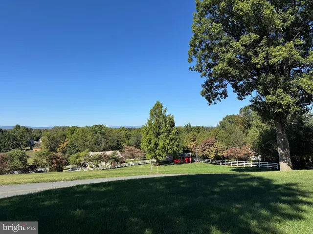 $649,995 | 586 Crestwood Drive, Chambersburg, PA 17202