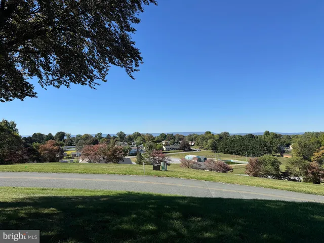 $649,995 | 586 Crestwood Drive, Chambersburg, PA 17202