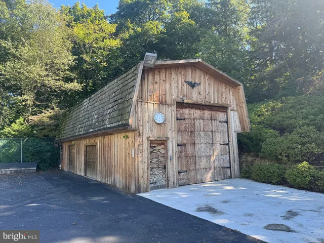 $649,995 | 586 Crestwood Drive, Chambersburg, PA 17202