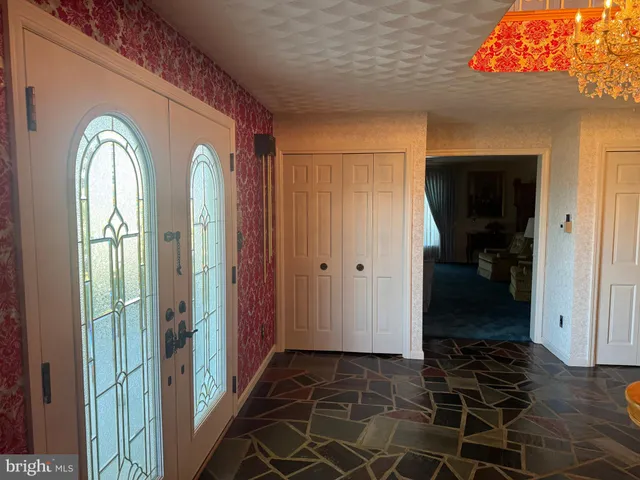 $649,995 | 586 Crestwood Drive, Chambersburg, PA 17202