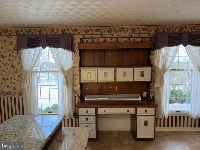 $624,995 | 586 Crestwood Drive, Chambersburg, PA 17202