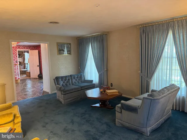 $649,995 | 586 Crestwood Drive, Chambersburg, PA 17202